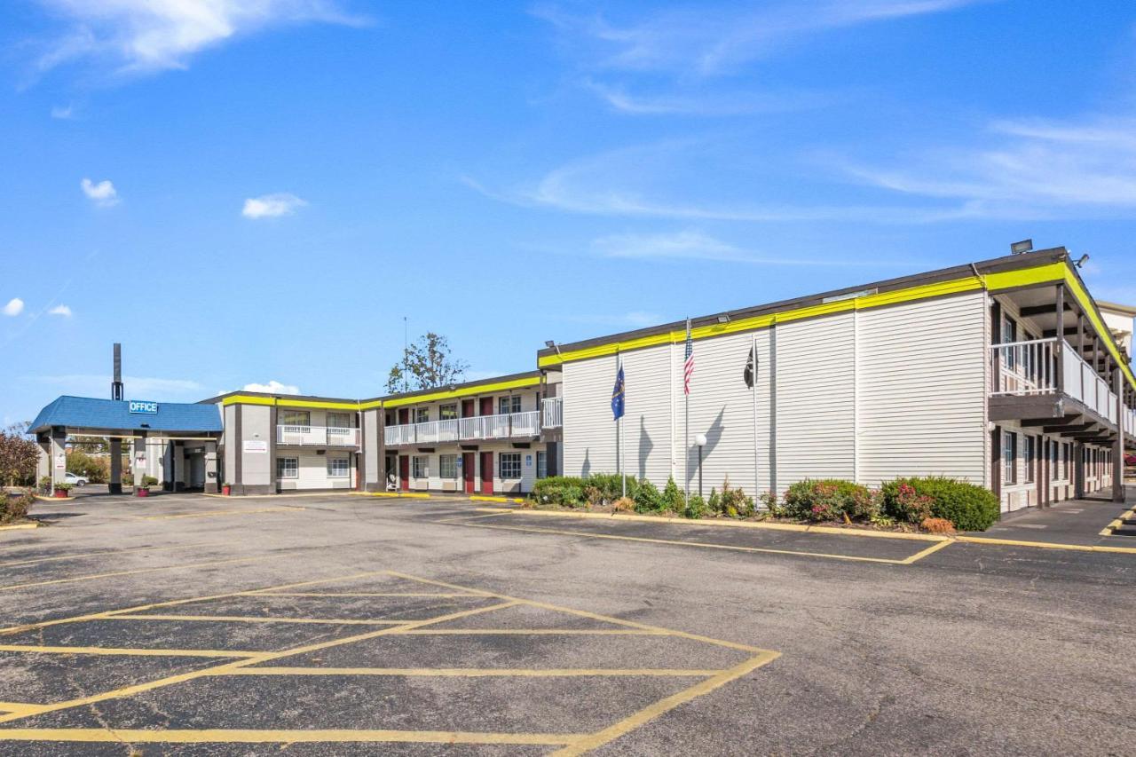 Econo Lodge Inn & Suites Terre Haute Exterior foto