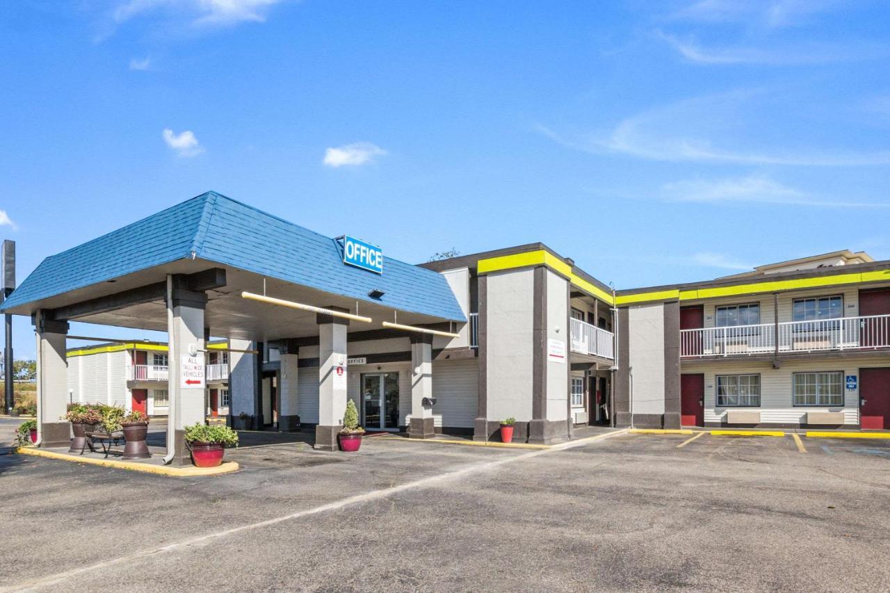 Econo Lodge Inn & Suites Terre Haute Exterior foto