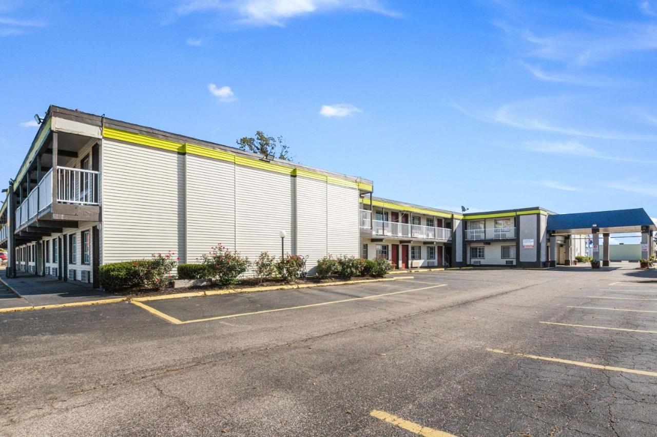 Econo Lodge Inn & Suites Terre Haute Exterior foto